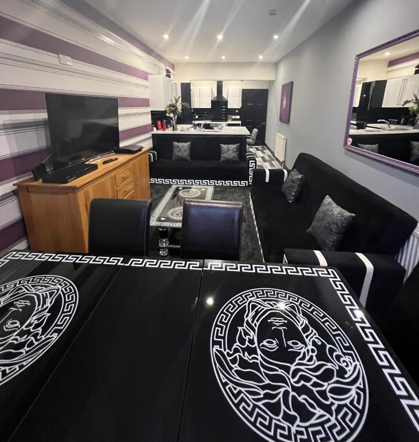 Boutique Blackpool 2 Bed Grey Apartment Sleeps 10 المظهر الخارجي الصورة